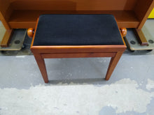 Load image into Gallery viewer, Yamaha Clavinova CLP-330C Digital Piano with matching stool stock nr 22038