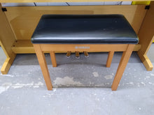 Load image into Gallery viewer, Yamaha Arius YDP-140c digital piano in light oak +matching stool stock nr 22042