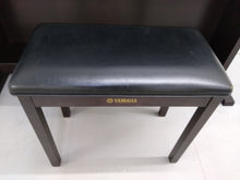 Load image into Gallery viewer, Yamaha Clavinova CLP-330 Digital Piano in rosewood with stool stock nr 22092