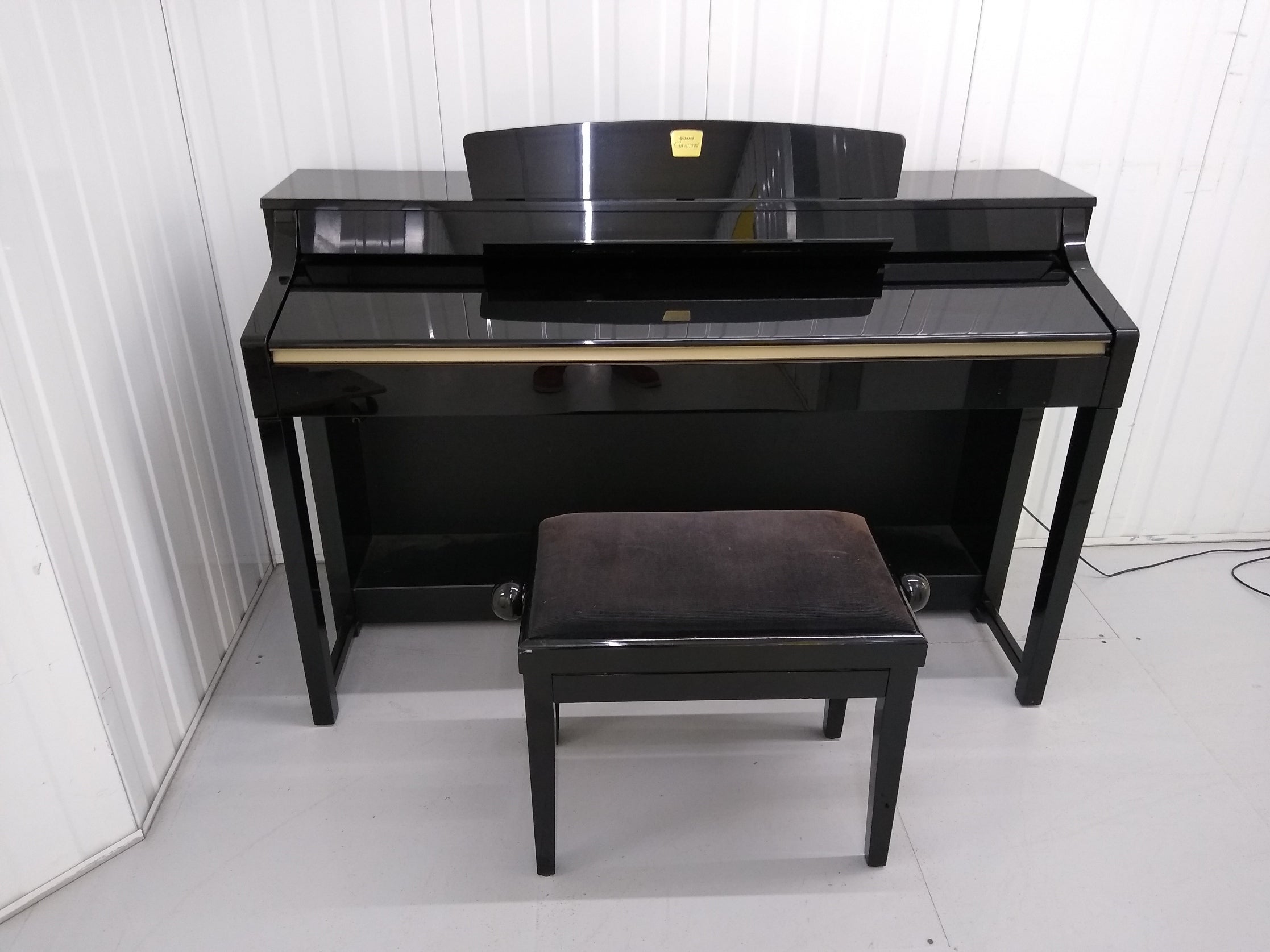 YAMAHA CLAVINOVA CLP-370PE DIGITAL PIANO + STOOL IN GLOSSY BLACK 