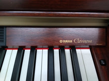 Load image into Gallery viewer, YAMAHA CLAVINOVA CLP-950 Digital Piano in mahogany stock nr 22161
