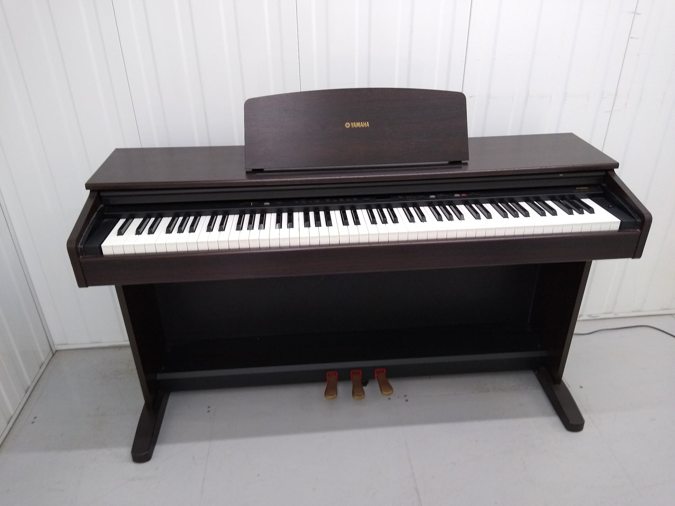 Yamaha Arius Ydp-101 Digital Piano Full Size 88 Keys 3 Pedals Stock Nr 