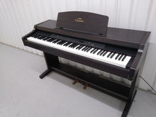 Load image into Gallery viewer, Yamaha Clavinova CLP-820 Digital Piano in rosewood weighted keys stock nr 22190