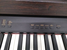 Load image into Gallery viewer, Yamaha Clavinova CLP-820 Digital Piano in rosewood weighted keys stock nr 22190