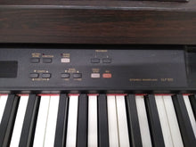 Load image into Gallery viewer, Yamaha Clavinova CLP-820 Digital Piano in rosewood weighted keys stock nr 22190
