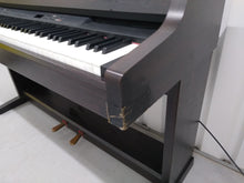 Load image into Gallery viewer, Yamaha Clavinova CLP-820 Digital Piano in rosewood weighted keys stock nr 22190