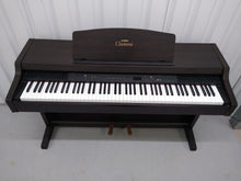 Load image into Gallery viewer, Yamaha Clavinova CLP-820 Digital Piano in rosewood weighted keys stock nr 22190