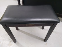 Load image into Gallery viewer, Yamaha Clavinova CLP-270 in dark rosewood with piano stool. stock n. 22193