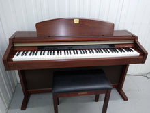 Load image into Gallery viewer, YAMAHA CLAVINOVA CLP-950 Digital Piano in mahogany with stool stock nr 22223