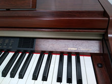 Load image into Gallery viewer, YAMAHA CLAVINOVA CLP-950 Digital Piano in mahogany with stool stock nr 22223