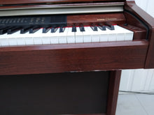 Load image into Gallery viewer, YAMAHA CLAVINOVA CLP-950 Digital Piano in mahogany with stool stock nr 22223