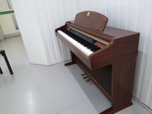 Load image into Gallery viewer, YAMAHA CLAVINOVA CLP-950 Digital Piano in mahogany with stool stock nr 22223