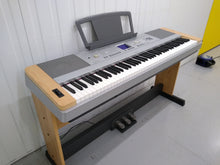 Load image into Gallery viewer, Yamaha DGX-640 portable grand piano keyboard arranger with 3 pedals stock #22214