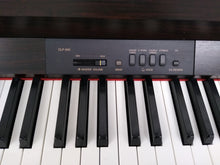 Load image into Gallery viewer, Yamaha Clavinova CLP-910 Digital Piano in rosewood, weighted keys stock nr 22230