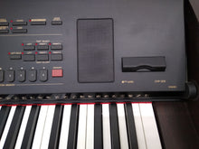 Load image into Gallery viewer, Yamaha Clavinova CVP-305 Digital Piano / arranger in rosewood stock nr 22262