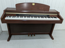 Load image into Gallery viewer, YAMAHA CLAVINOVA CLP-950 Digital Piano in mahogany stock nr 22318