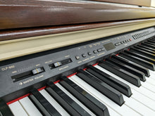 Load image into Gallery viewer, YAMAHA CLAVINOVA CLP-950 Digital Piano in mahogany stock nr 22318