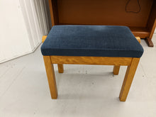 Load image into Gallery viewer, Yamaha Clavinova CLP-230 Digital Piano in cherry wood + stool stock nr 22336