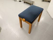 Load image into Gallery viewer, Yamaha Clavinova CLP-230 Digital Piano in cherry wood + stool stock nr 22336