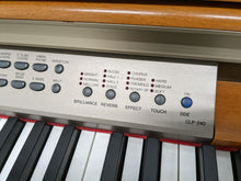 Load image into Gallery viewer, Yamaha Clavinova CLP-240 Digital Piano + stool cherry / light oak, stock nr 22375