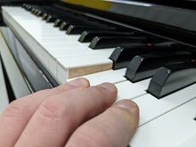 Load image into Gallery viewer, Yamaha Clavinova CLP-545PE in Polished Ebony glossy black. stock nr 22425