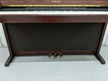 Load image into Gallery viewer, YAMAHA CLAVINOVA CLP-880 high end Digital Piano in Mahogany Stock nr 22466