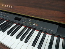 Load image into Gallery viewer, YAMAHA CLAVINOVA CLP-880 high end Digital Piano in Mahogany Stock nr 22466