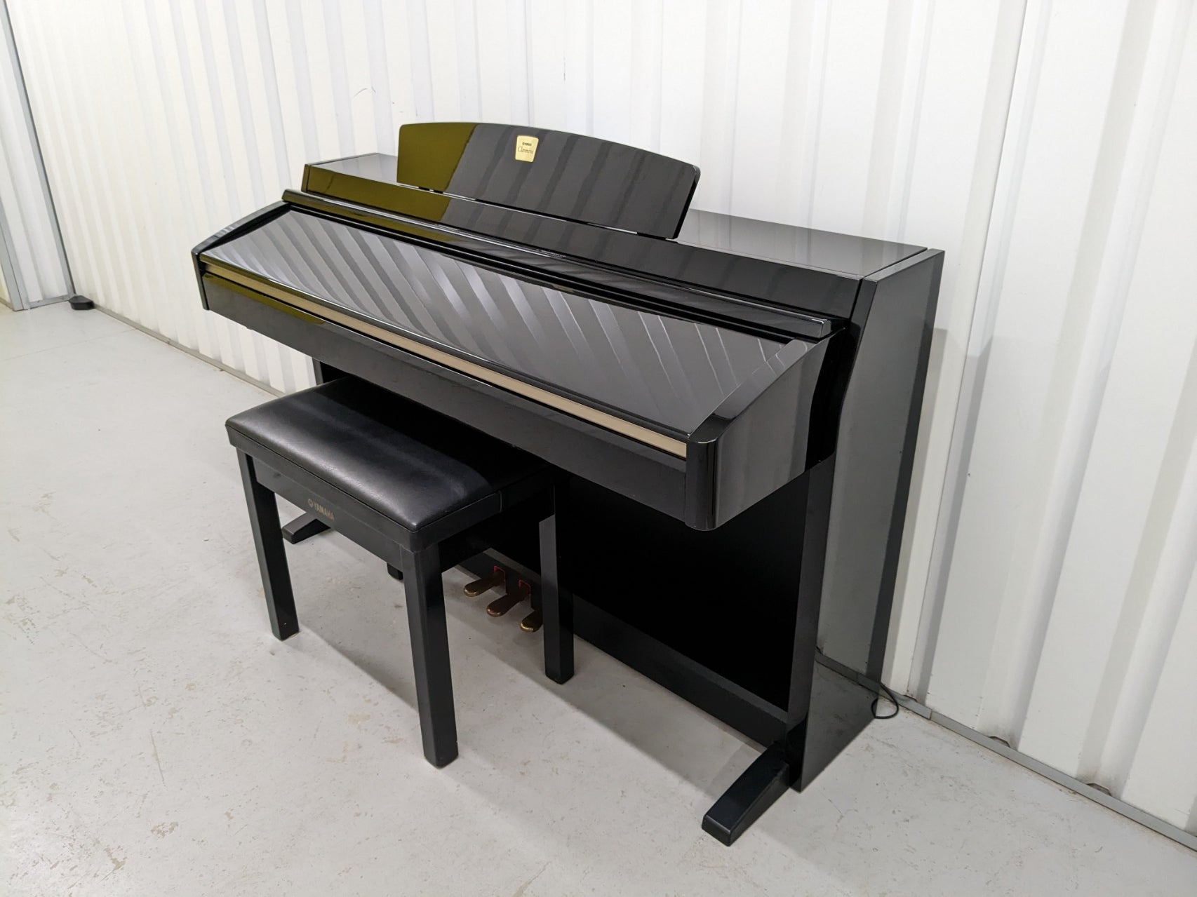 Yamaha Clavinova CLP-240PE Digital Piano polished GLOSSY BLACK stock # 22474