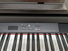Load image into Gallery viewer, Yamaha Clavinova CLP-860 Digital Piano in rosewood finish stock # 22469