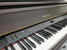 Load image into Gallery viewer, YAMAHA CLAVINOVA CLP-880 high end Digital Piano in rosewood Stock nr 23011