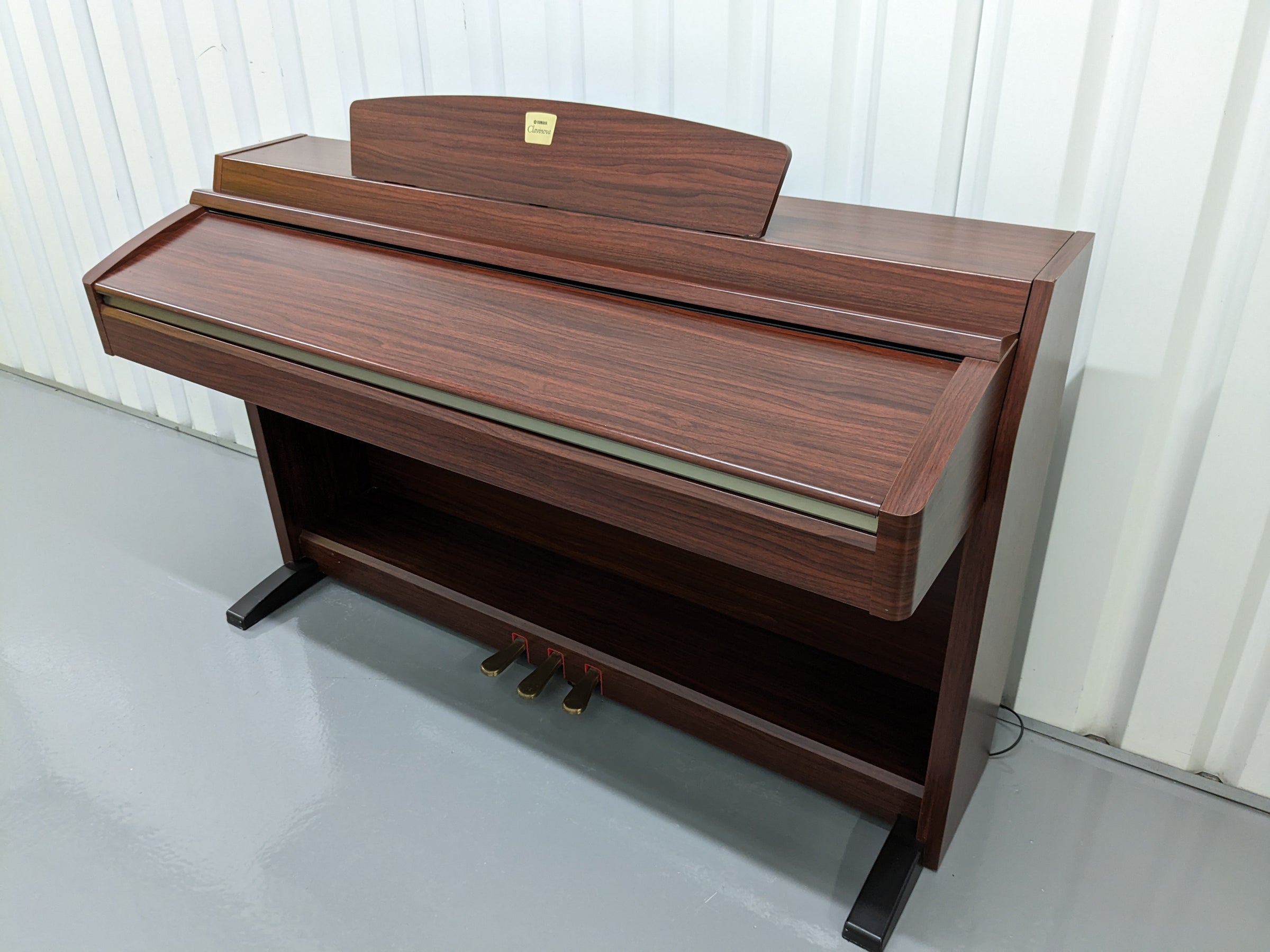 Yamaha Clavinova CLP-230 Digital Piano in mahogany finish stock 