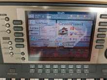 Load image into Gallery viewer, Yamaha Clavinova CVP-207 digital piano / arranger in rosewood. stock nr 23031