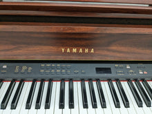 Load image into Gallery viewer, YAMAHA CLAVINOVA CLP-880 high end Digital Piano in Mahogany Stock nr 23093