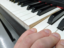 Load image into Gallery viewer, Yamaha Clavinova CLP-470 rosewood with wooden keys action + stool stock no 23125