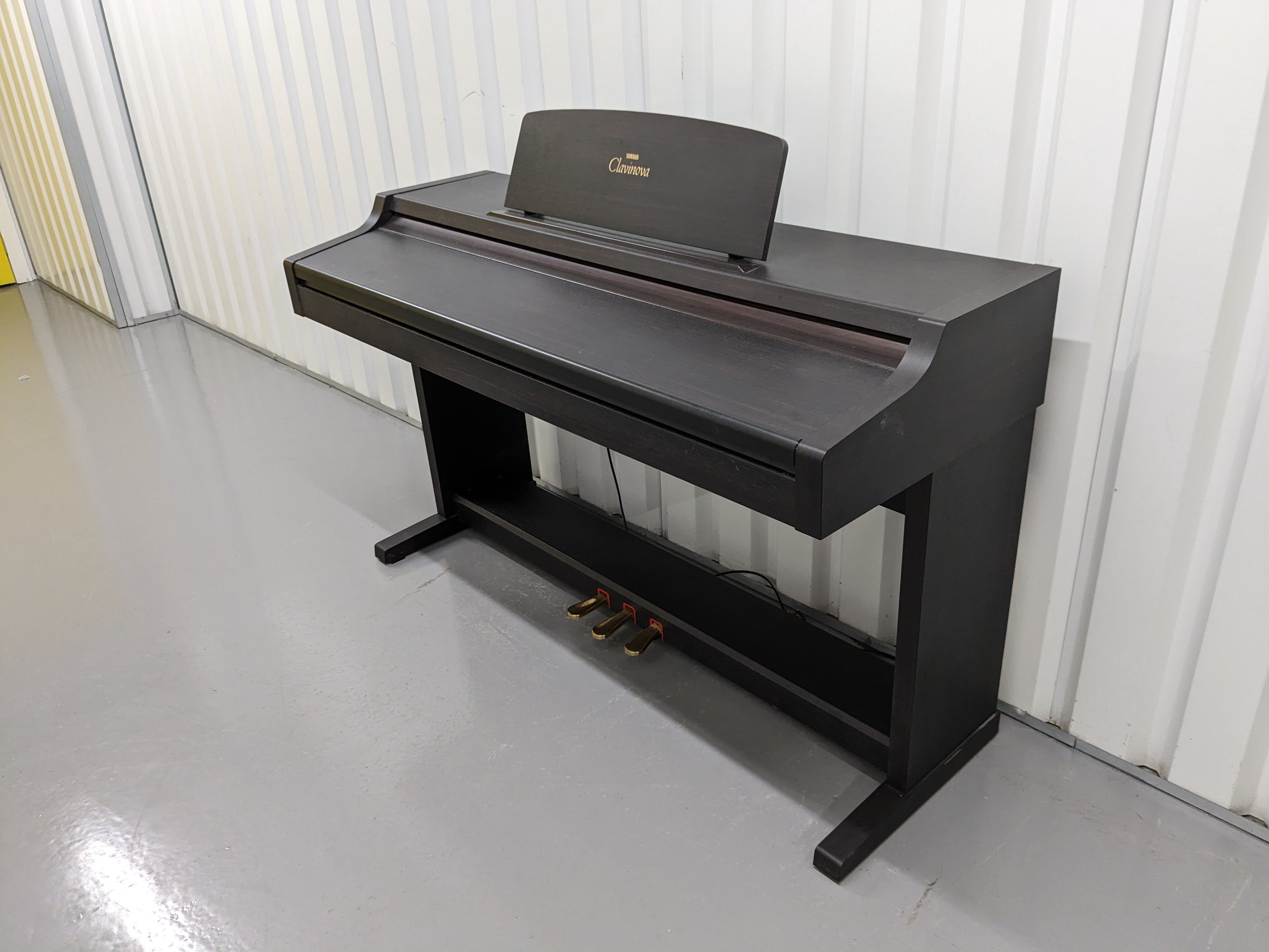 Yamaha Clavinova CLP-411 Digital Piano Full Size 88 keys 3 pedals 