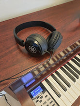 Load image into Gallery viewer, Yamaha Clavinova CLP-535 digital piano in mahogany finish stock # 22295