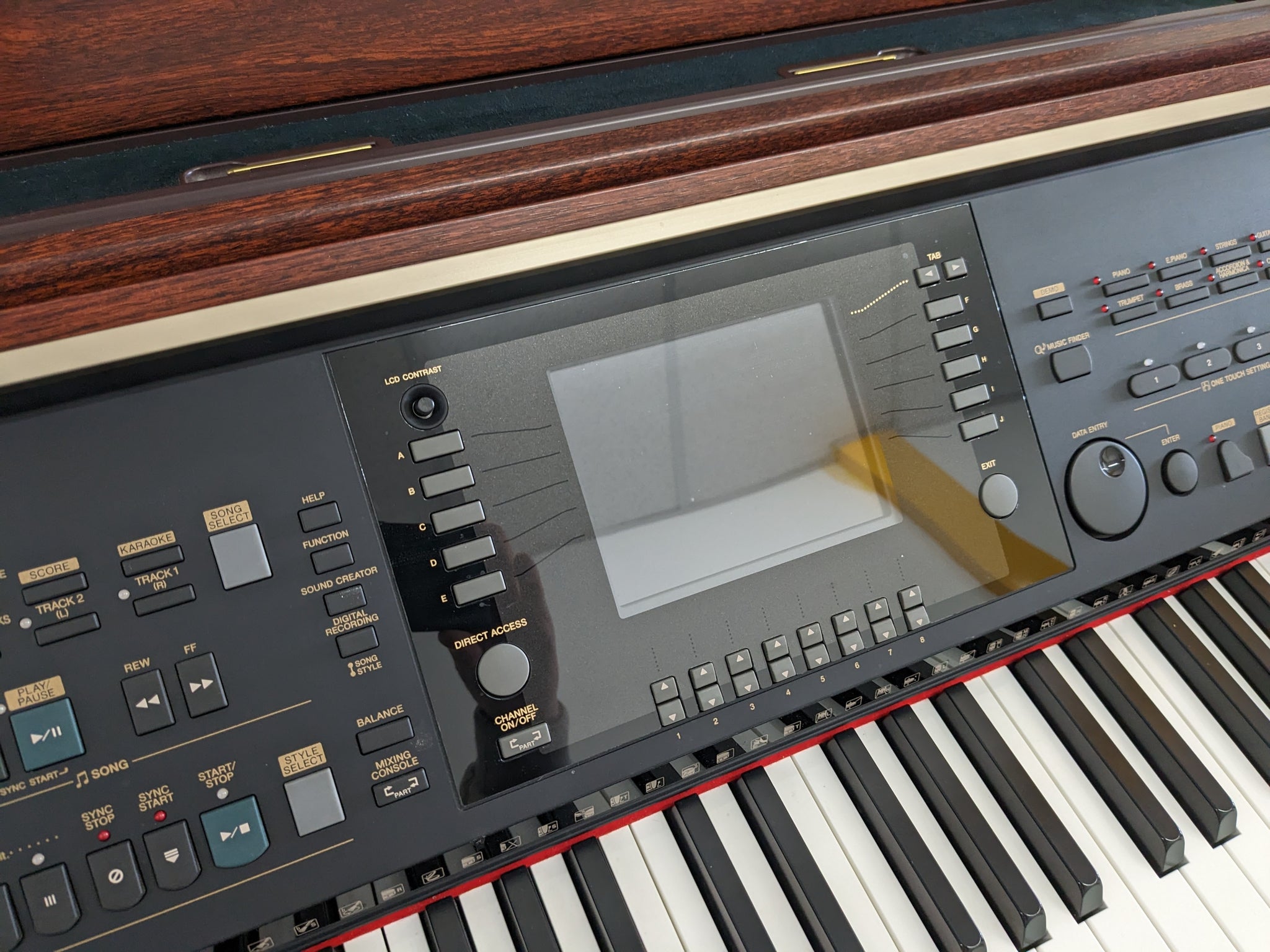 Yamaha Clavinova CVP-305 Digital Piano / arranger in mahogany