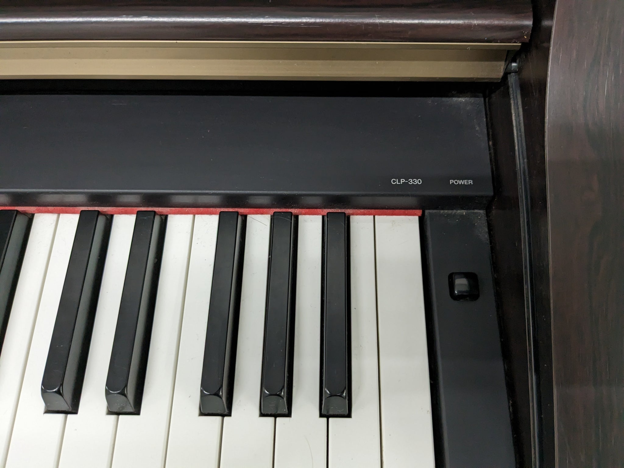 Yamaha Clavinova CLP-330 Digital Piano in dark rosewood finish