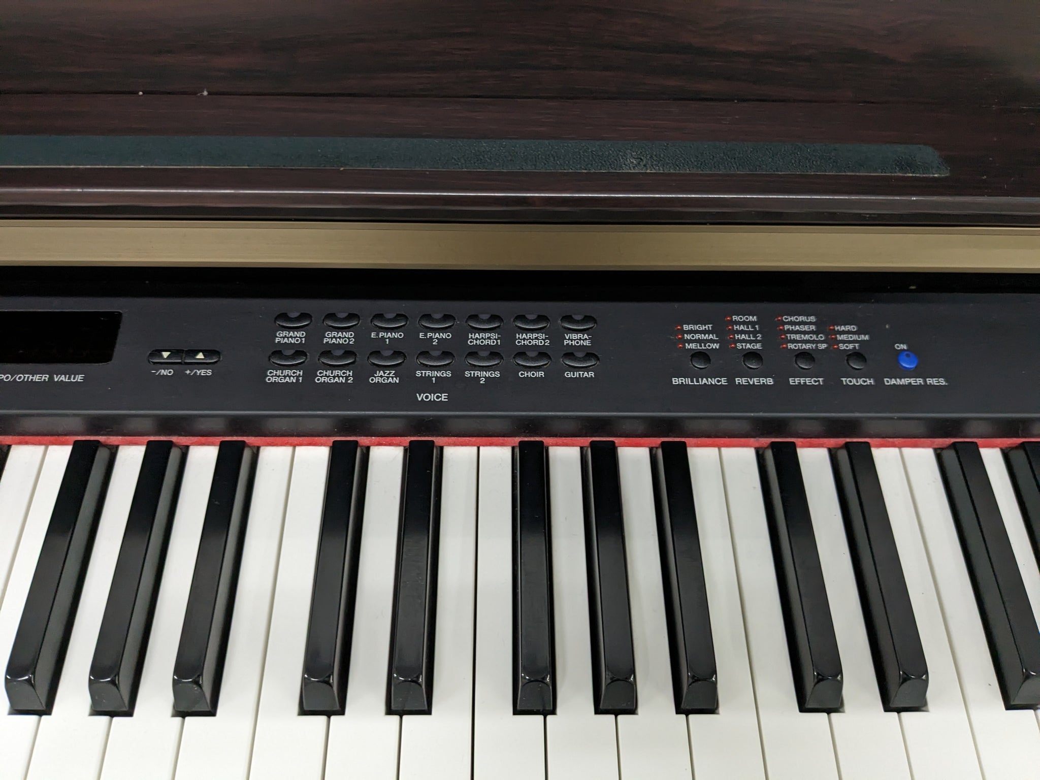 Yamaha Clavinova CLP-330 Digital Piano in dark rosewood finish