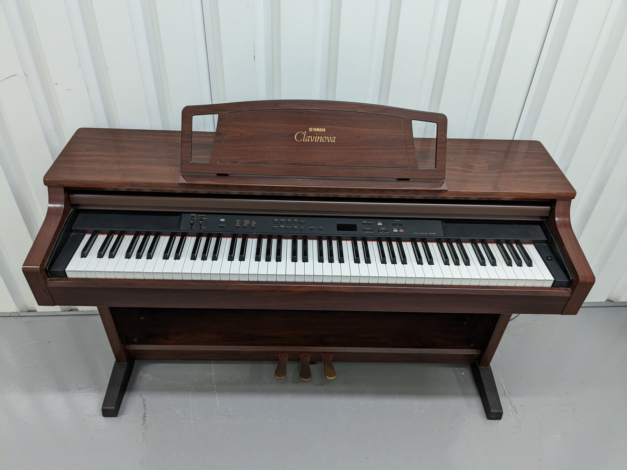 Yamaha Clavinova CLP-860 Digital Piano in mahogany finish stock # 2317 –  Sulinda Music