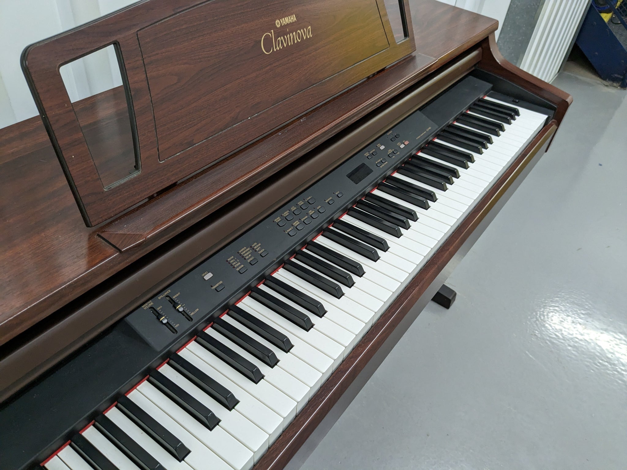 Yamaha Clavinova CLP-860 Digital Piano in mahogany finish stock # 2317 –  Sulinda Music