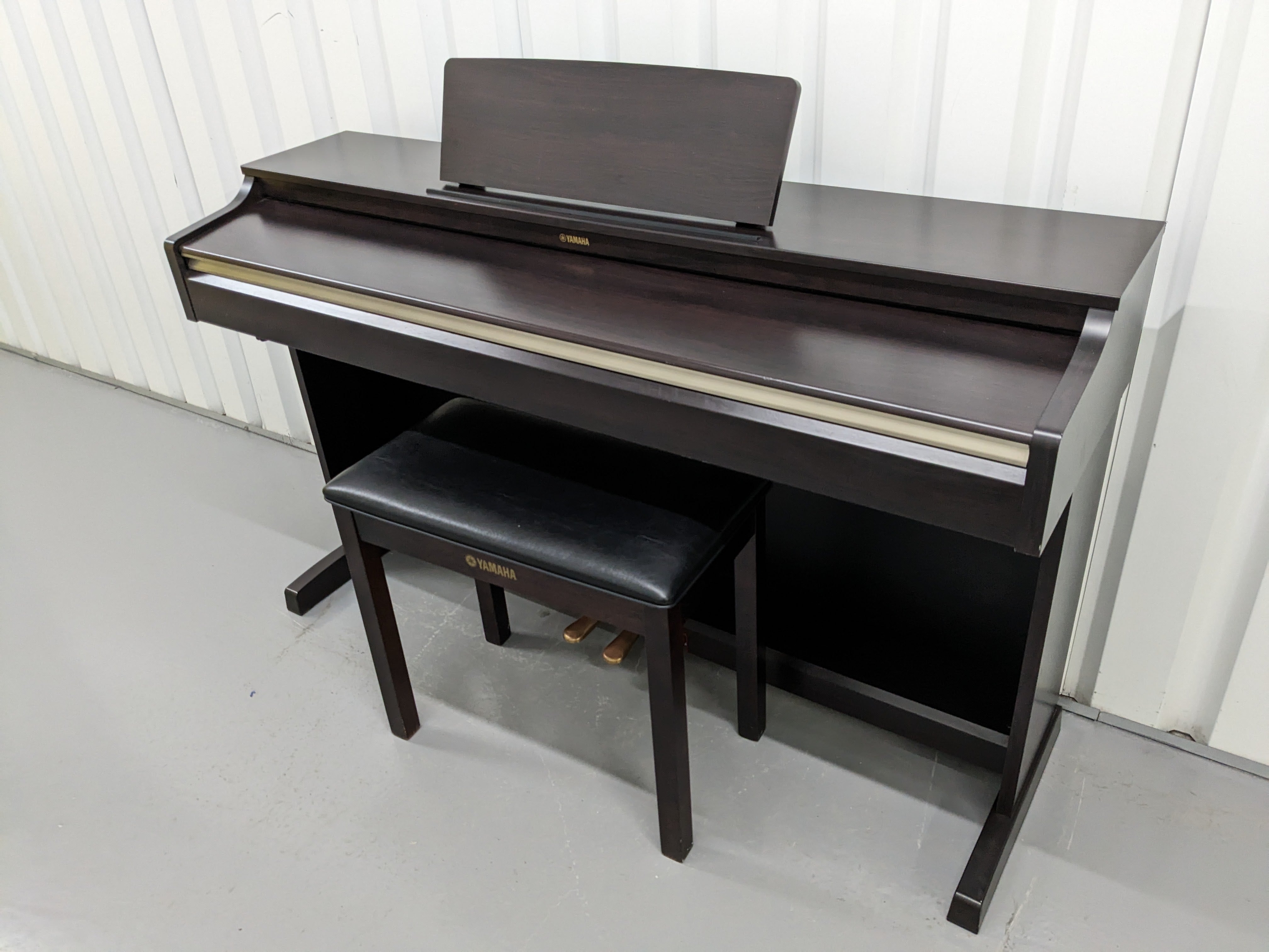 Yamaha Arius YDP-162 Digital Piano in rosewood, clavinova keyboard sto ...