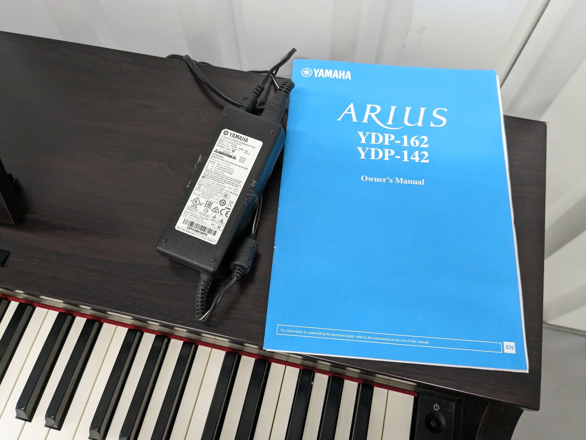 YAMAHA 電子ピアノ ARIUS YDP-142R 邪魔くさい