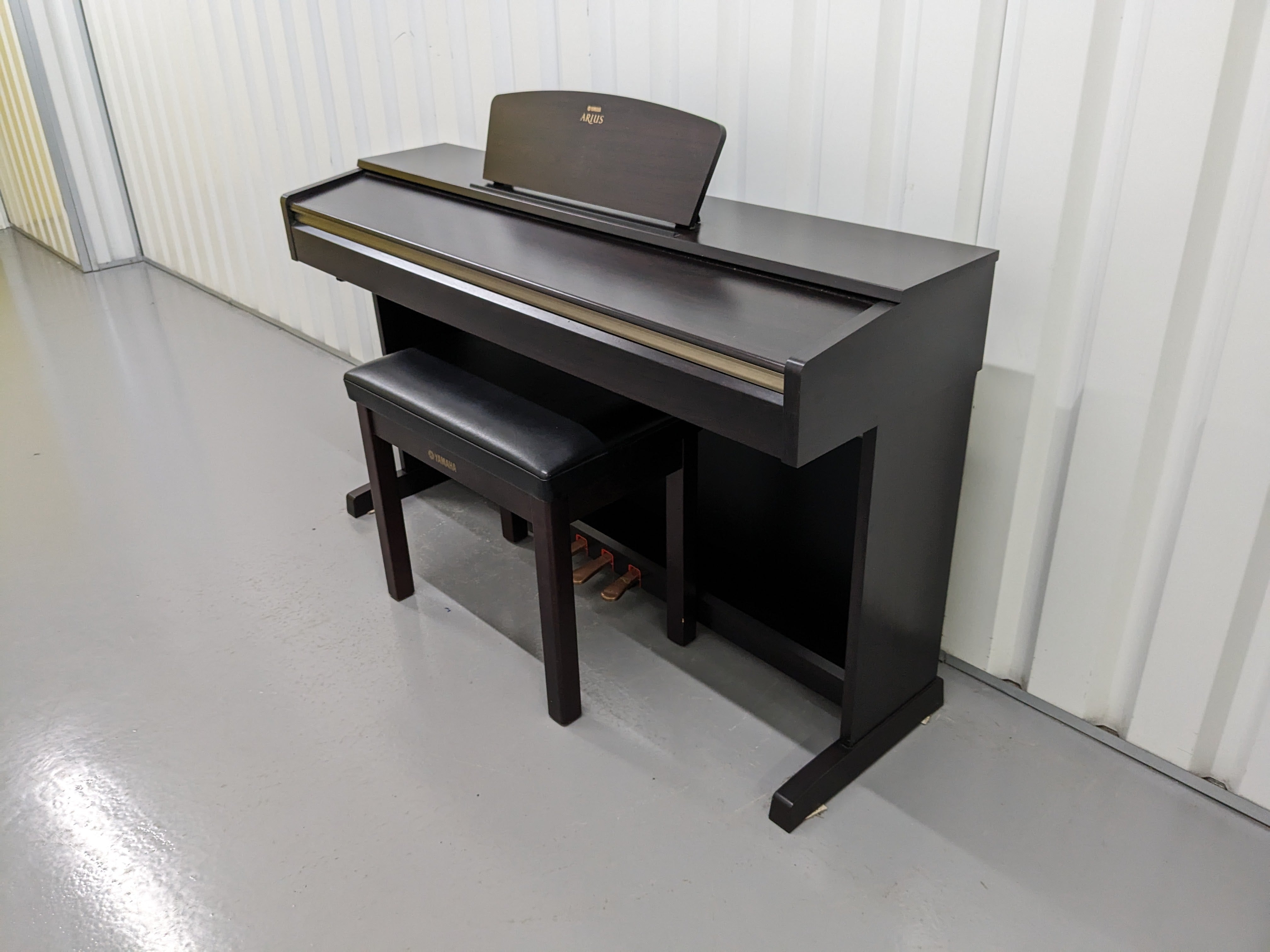 Yamaha Arius YDP-161 Digital Piano and stool in dark rosewood stock ...