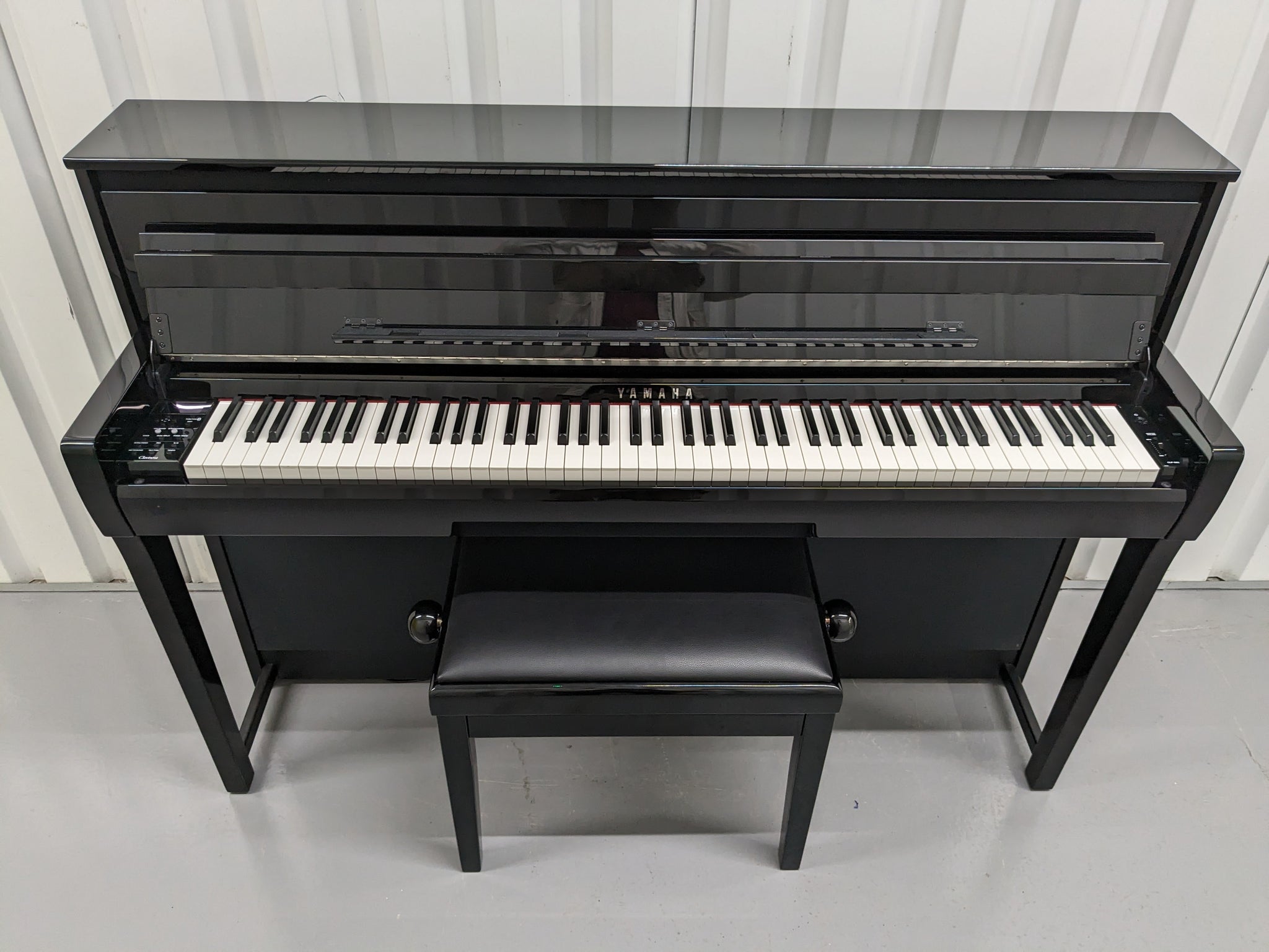 Yamaha Clavinova CLP-685PE Digital Piano polished ebony glossy 