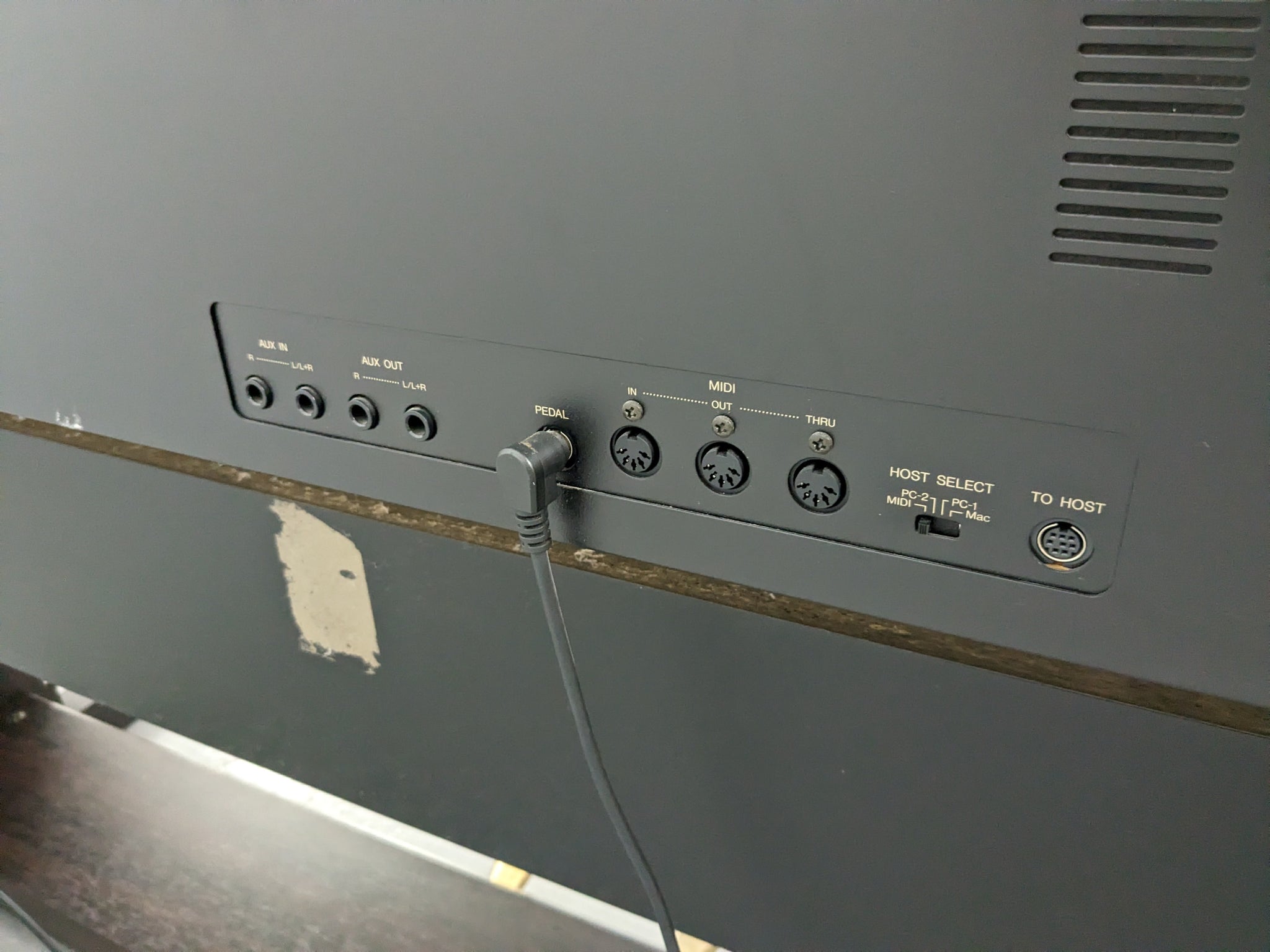 Yamaha Clavinova CLP-820 Digital Piano in dark rosewood stock nr