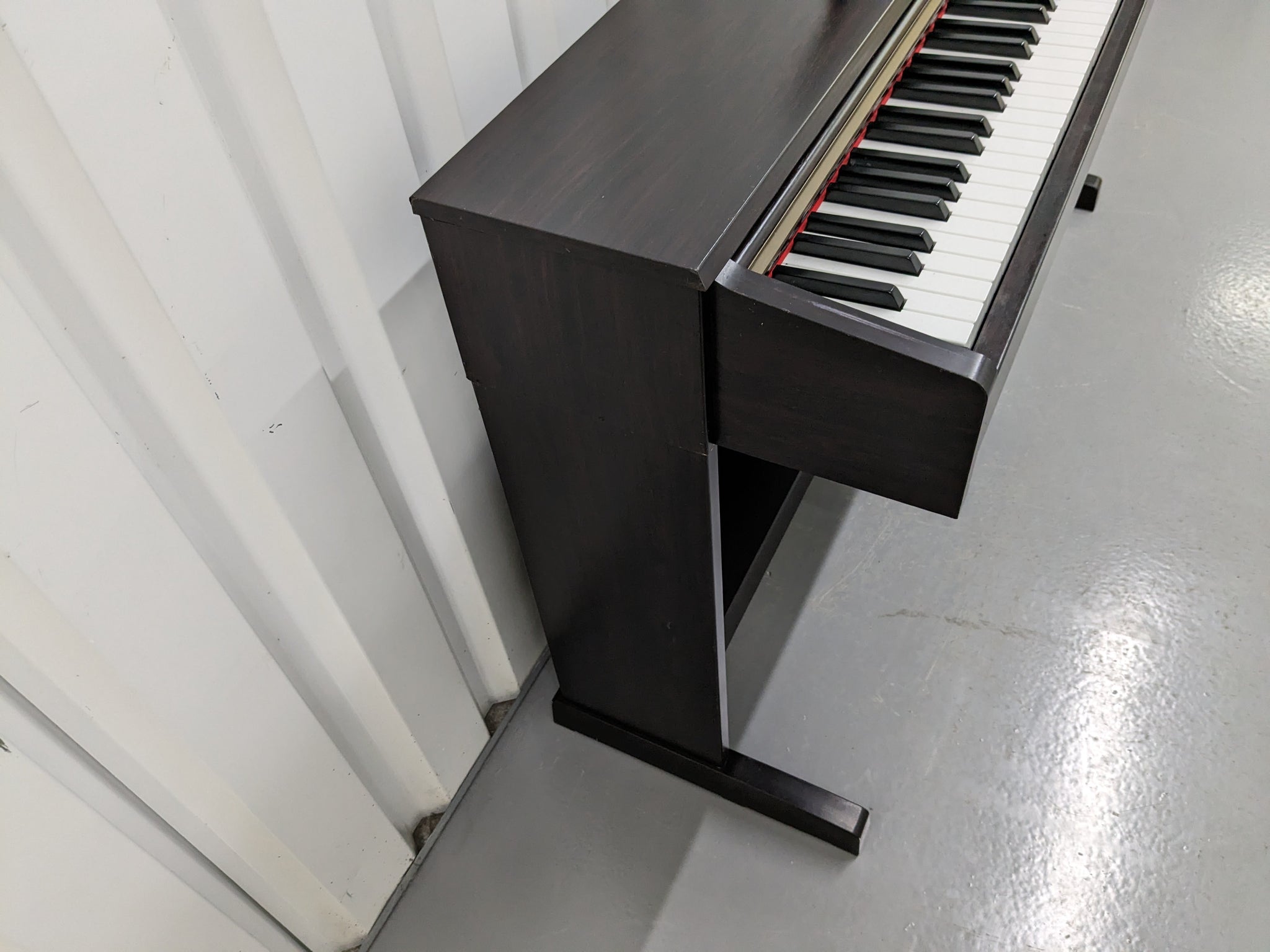 Yamaha Clavinova CLP-320 Digital Piano in dark rosewood, stock no Yamaha Clavinova CLP-320 Digital Piano in dark rosewood, stock no