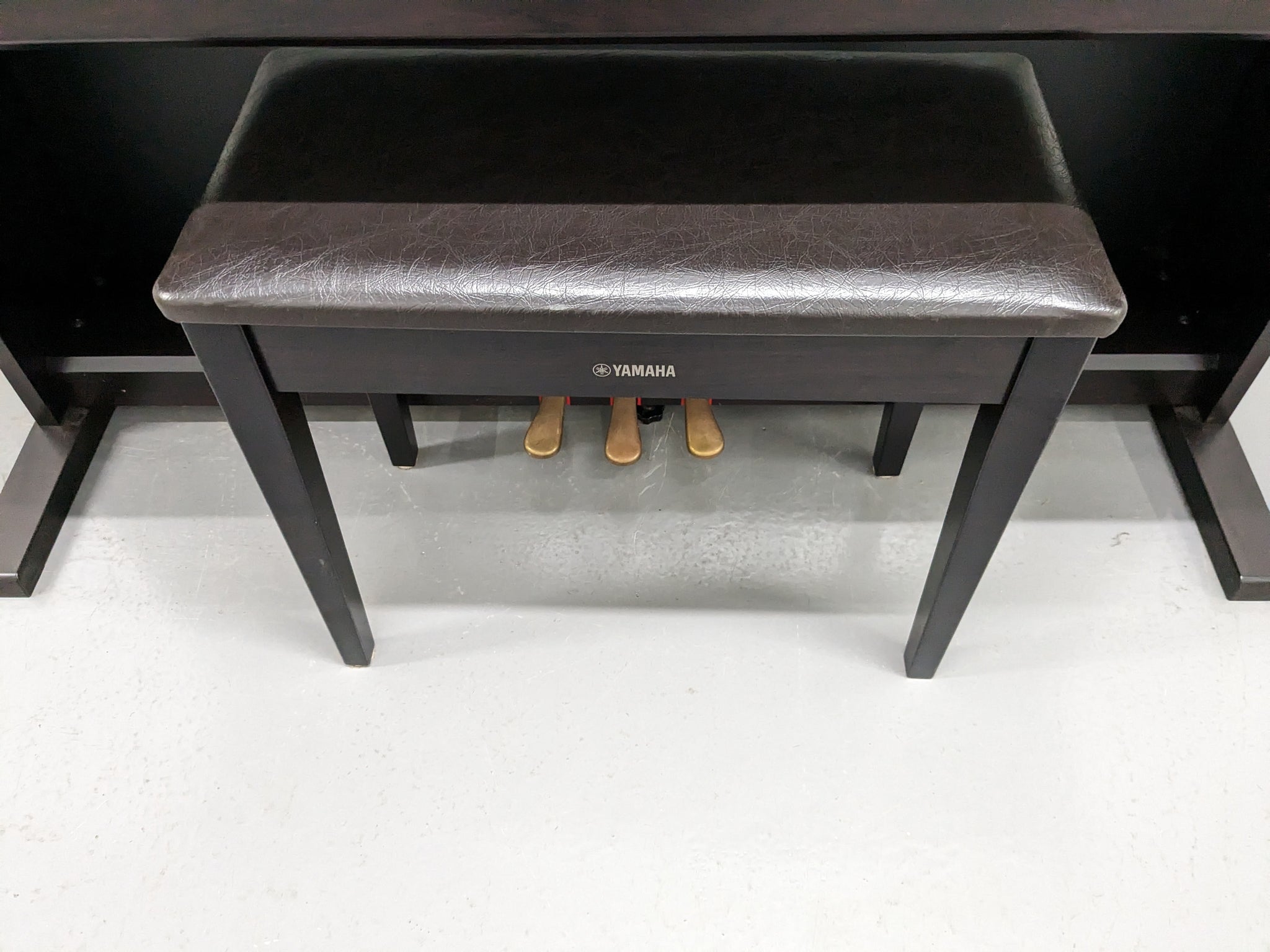 Yamaha Arius YDP-V240 digital piano /arranger + stool in Yamaha Arius YDP-V240 digital piano /arranger + stool in