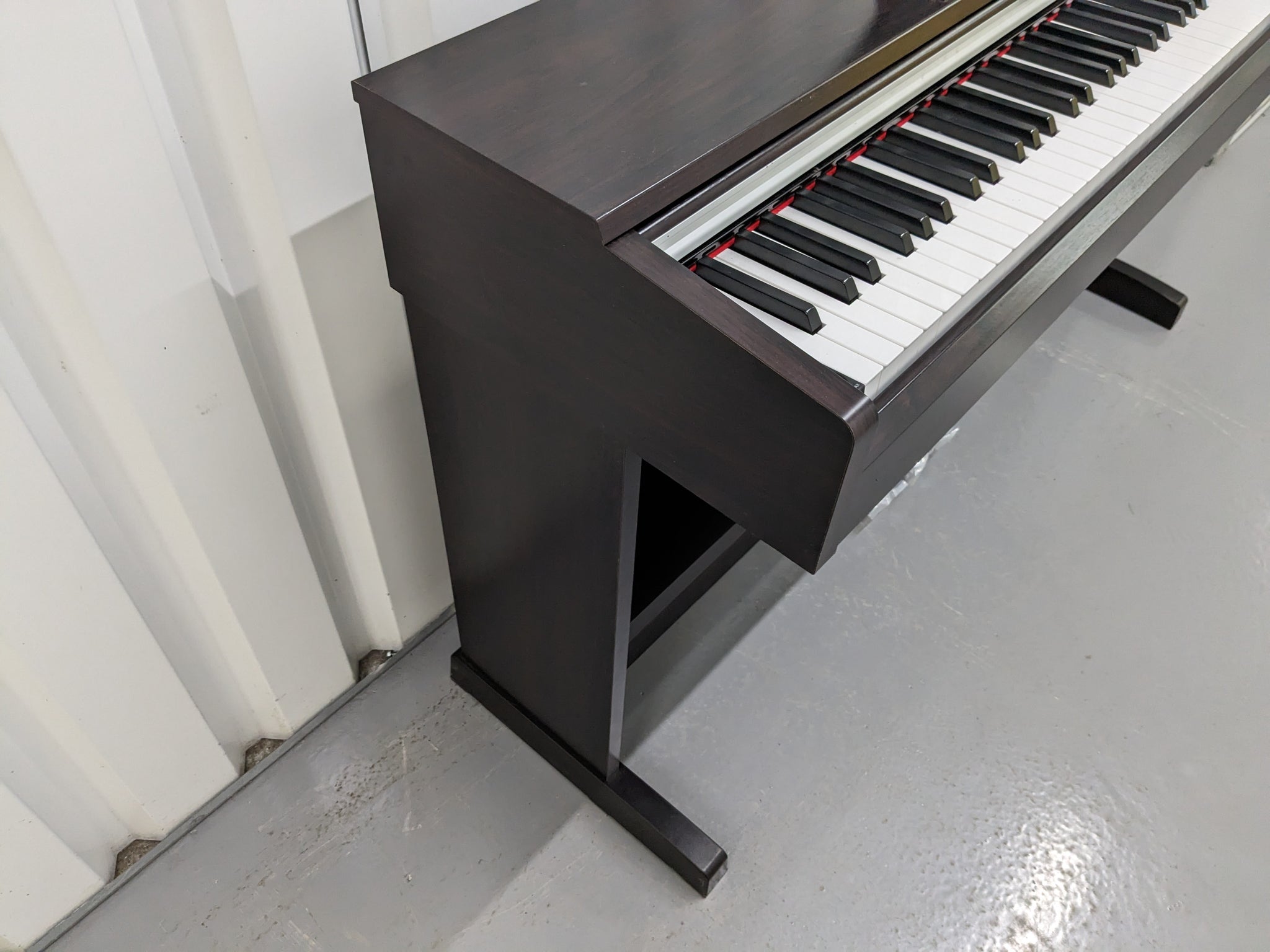 Yamaha Arius YDP-141 digital piano in dark rosewood finish stock