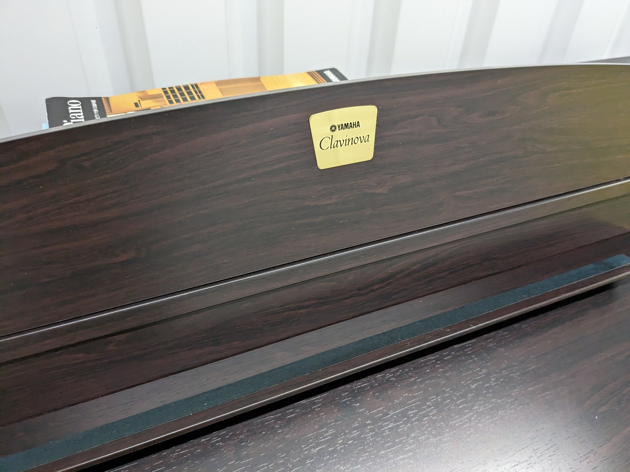 Yamaha Clavinova CLP-330 Digital Piano in dark rosewood finish